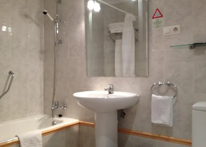 Turisticos Puerta De * León